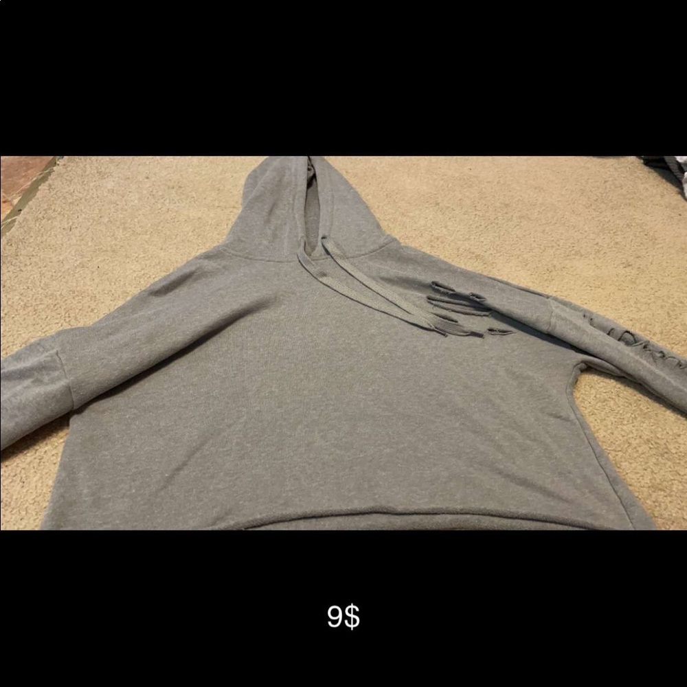 Style ripped cropped hoodie